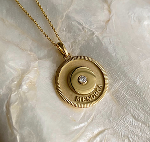 MAISON TJOENG POSTAMRK MENORCA PENDANT