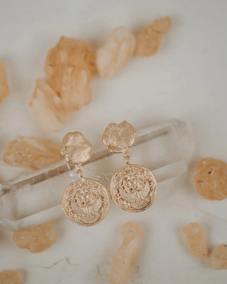 AMARE OMNIA YO SAGRADA EARRINGS GOLD