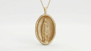 AMARE OMNIA TOMAR REFUGIO L GOLD NECKLACE