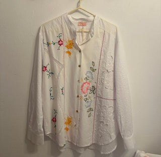RELAX RE-LUX PETAL MANDARIN SHIRT WHITE + EMBROIDERY